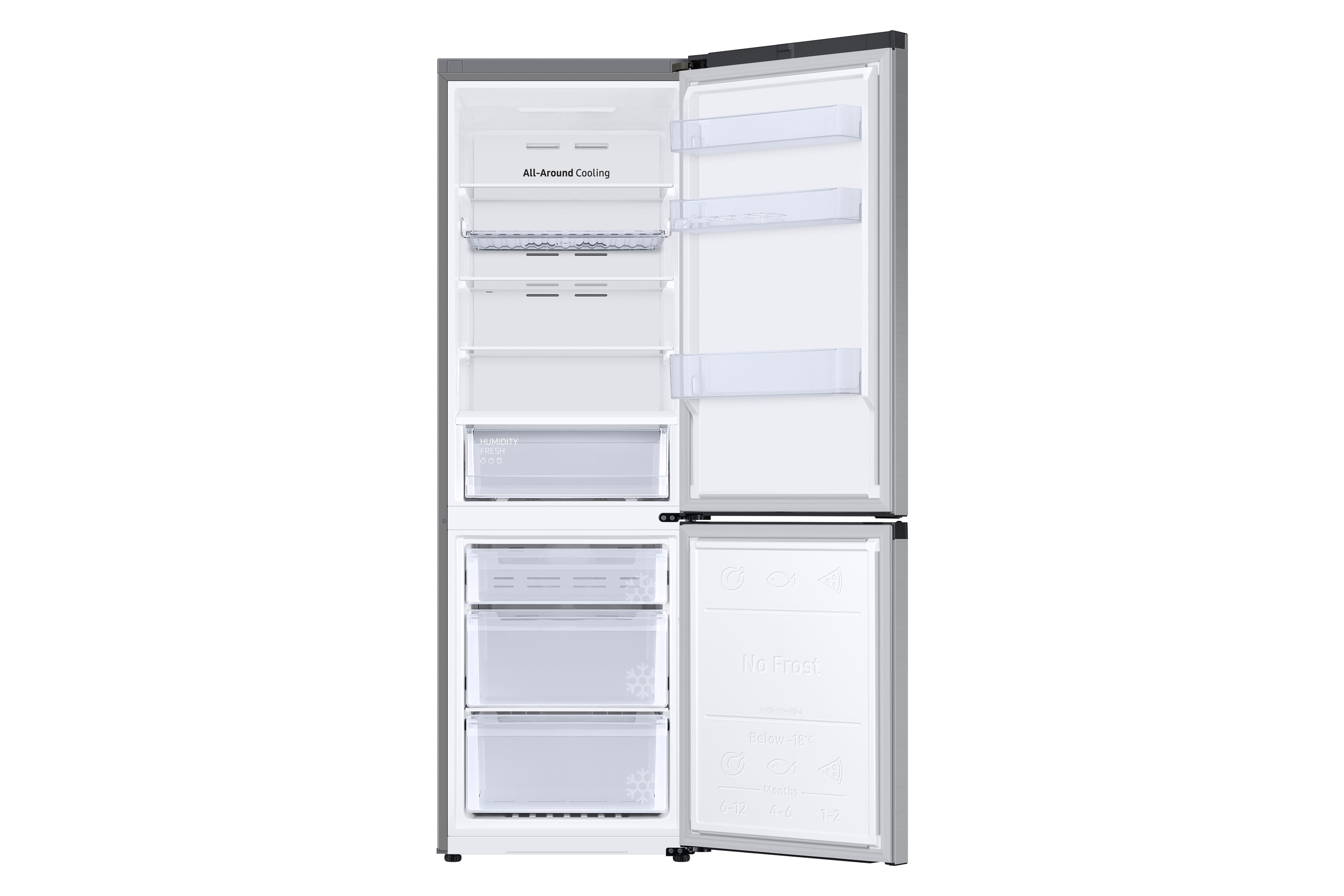 Ein geöffneter, silberner Kühlschrank mit mehreren Fächern und sichtbarer Lebensmittelaufbewahrung.