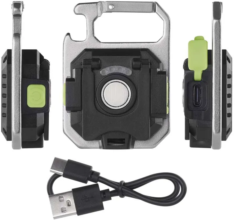 Multifunkciós szerszám zseblámpával és sörnyitóval, USB töltőkábellel. Fehér felületen.