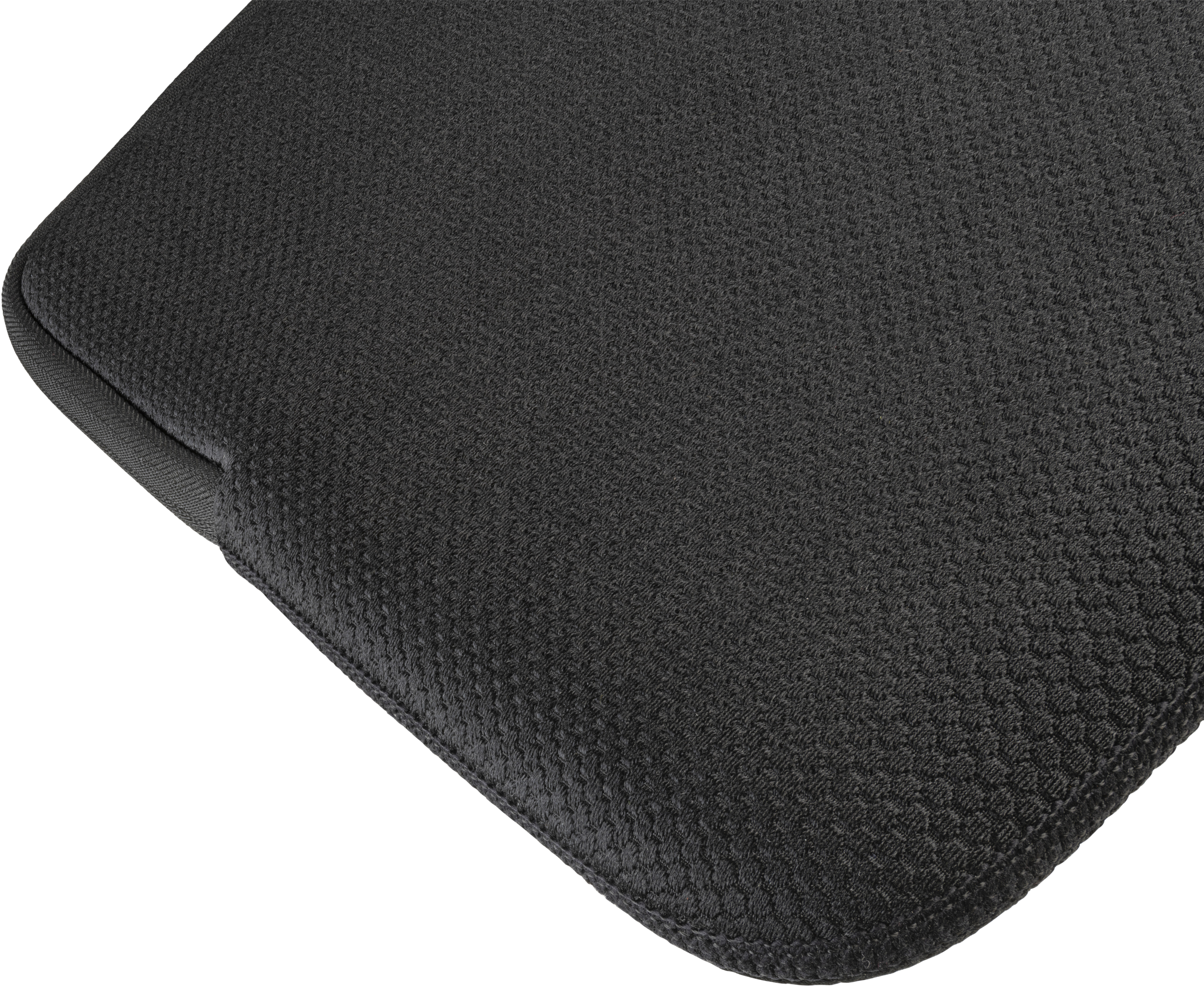 Schwarze Laptop-Hülle. Eine Nahaufnahme des strukturierten Stoffes mit Reißverschluss.