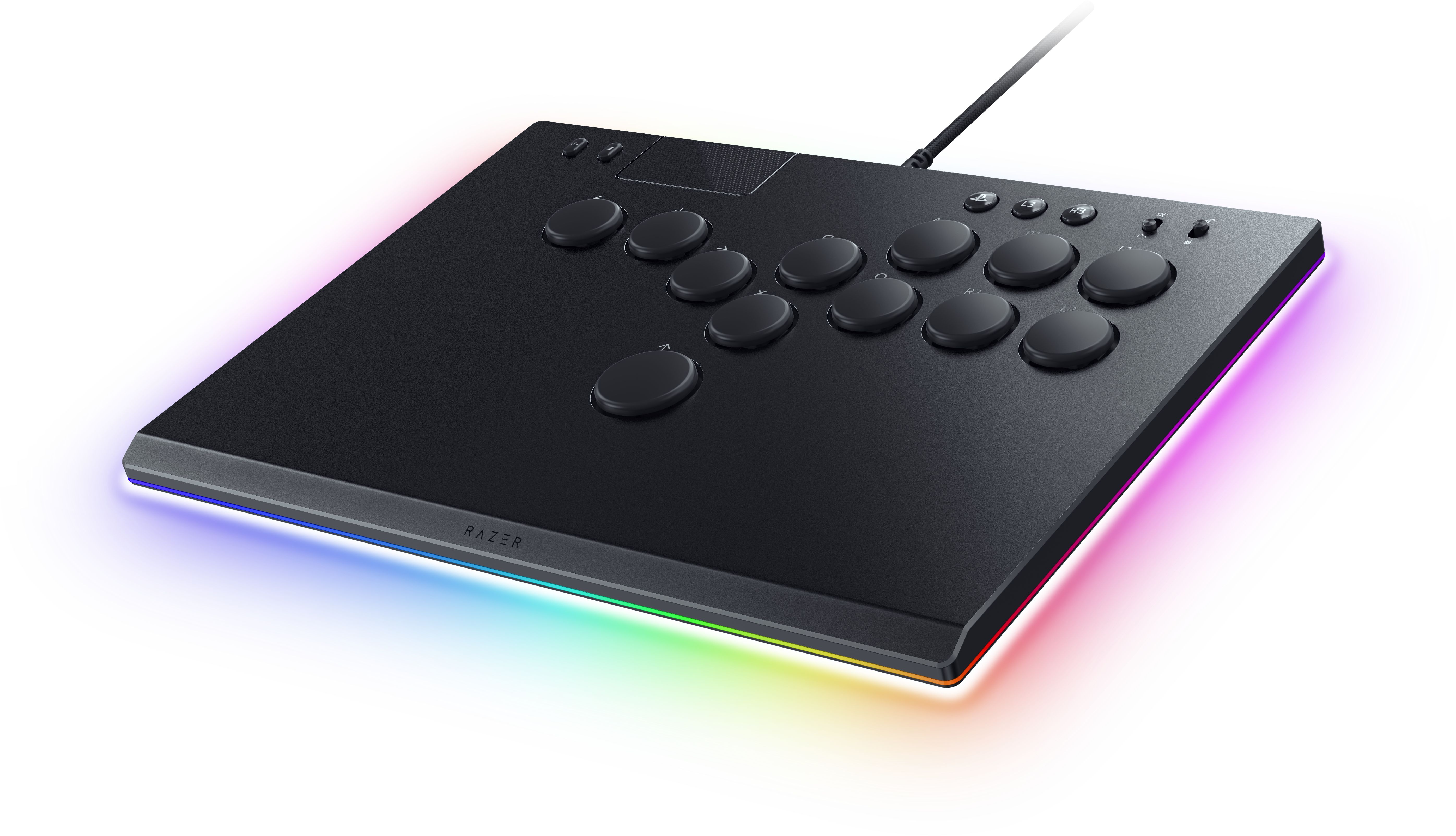 Schwarzes Gaming-Headset mit Mikrofon und einem kleinen schwarzen USB-Dongle.