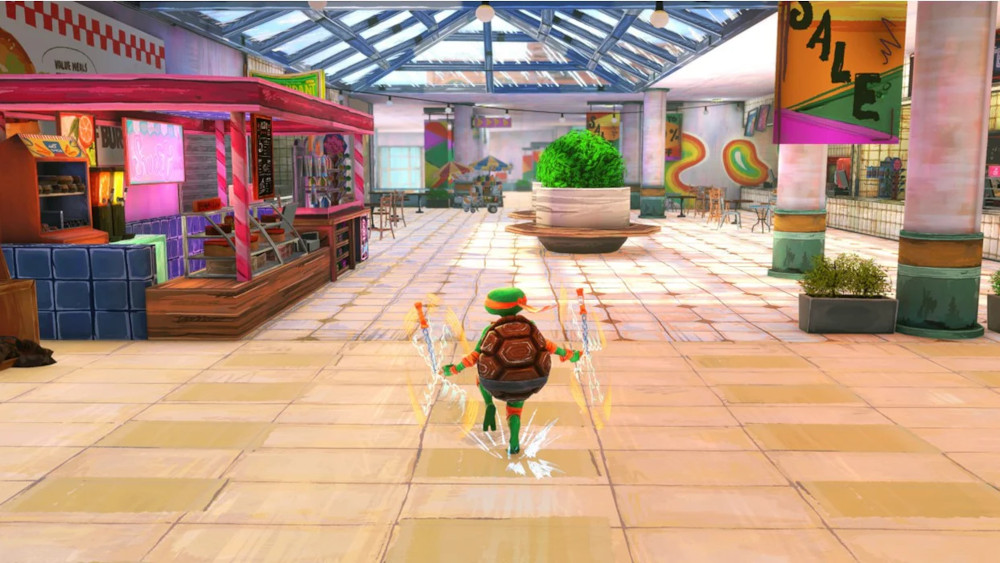 Tortue Ninja courant dans un centre commercial, avec des enseignes d'arcade et de soldes.