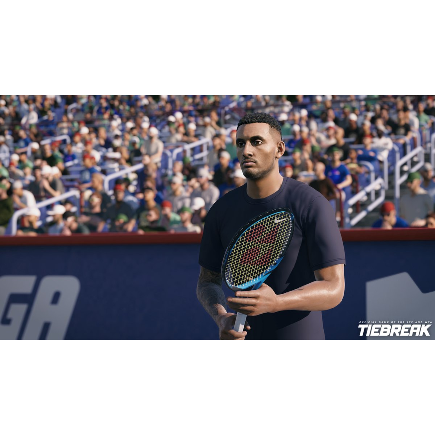 Tennisser op de baan met een racket. Publiek op de achtergrond. Het spel is Tiebreak.