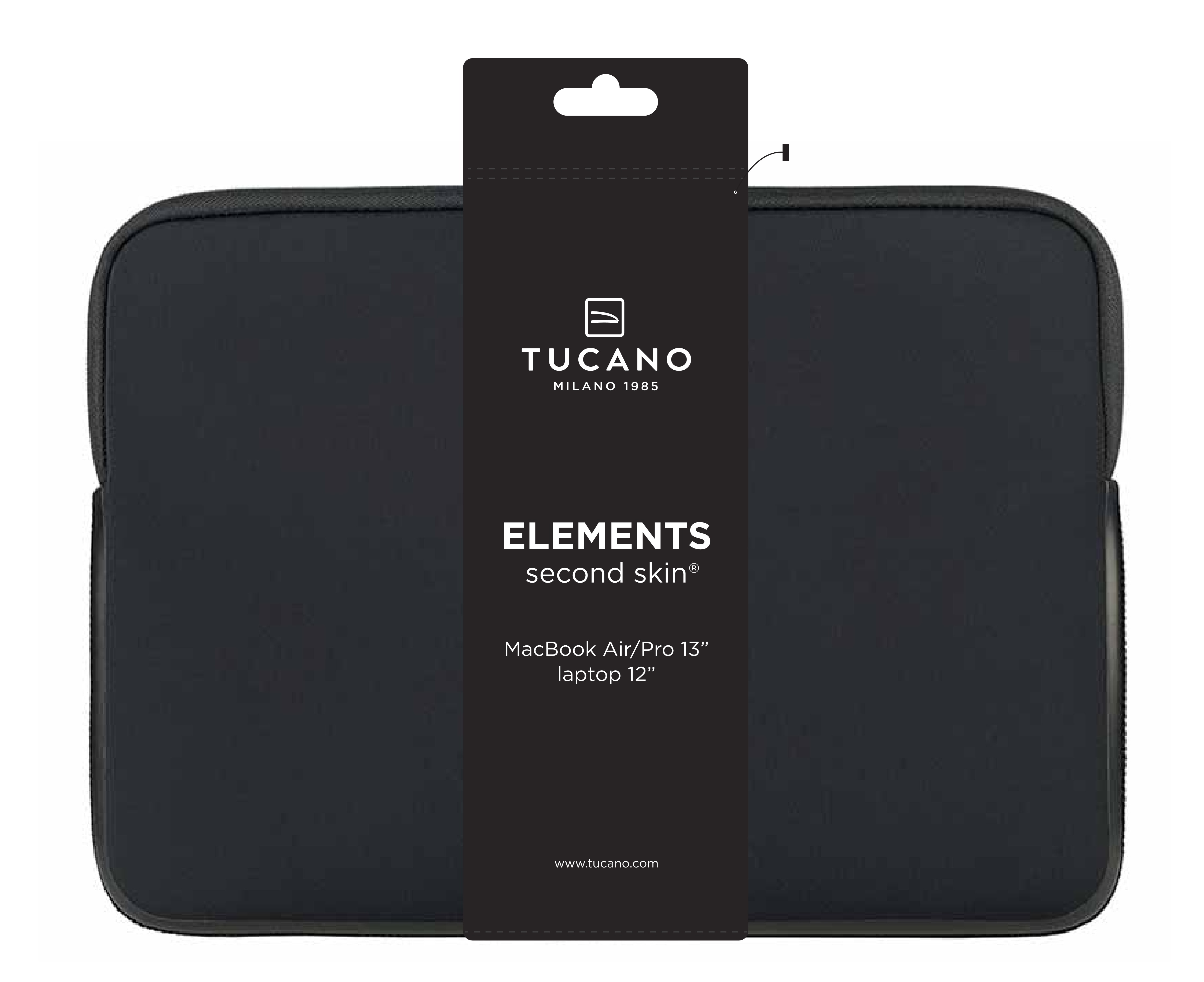 Eine schwarze Laptoptasche mit Produktetikett.