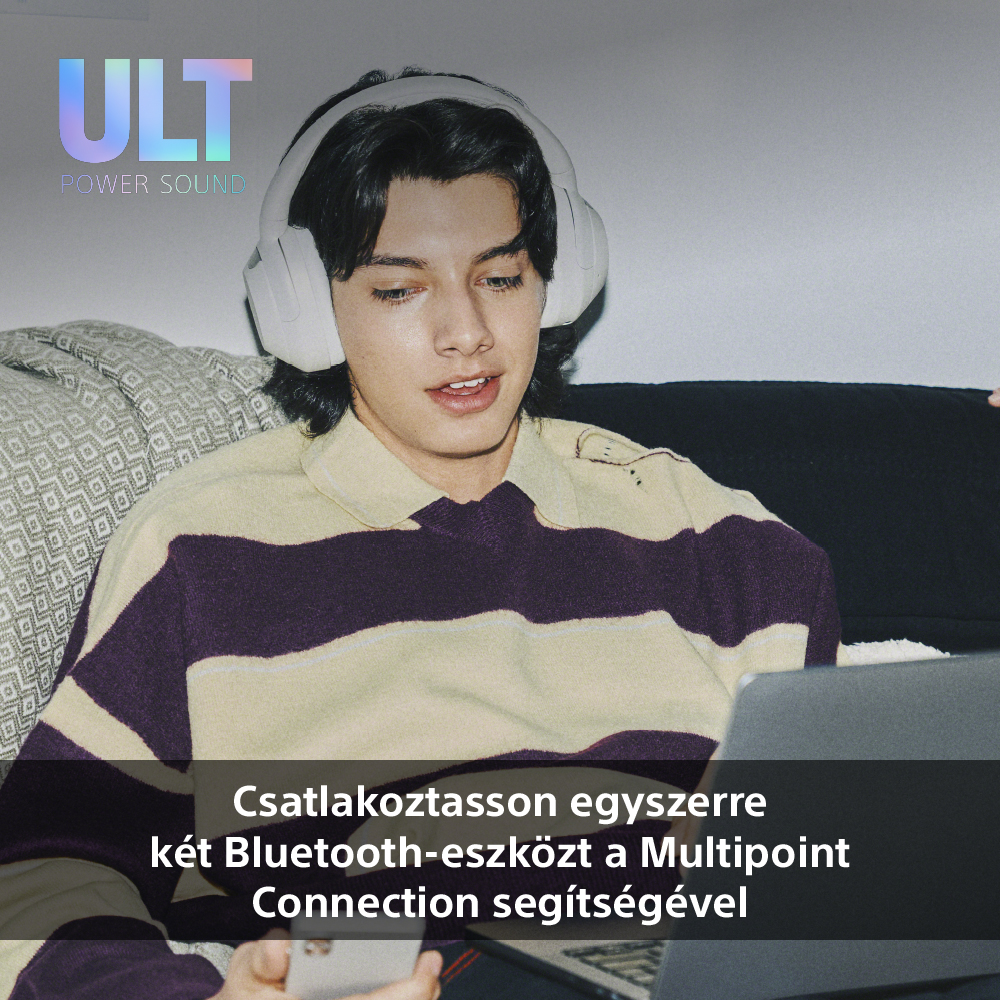 Férfi és nő fejhallgatóval, laptopot néznek. Szöveg: Csatlakoztasson két Bluetooth eszközt.