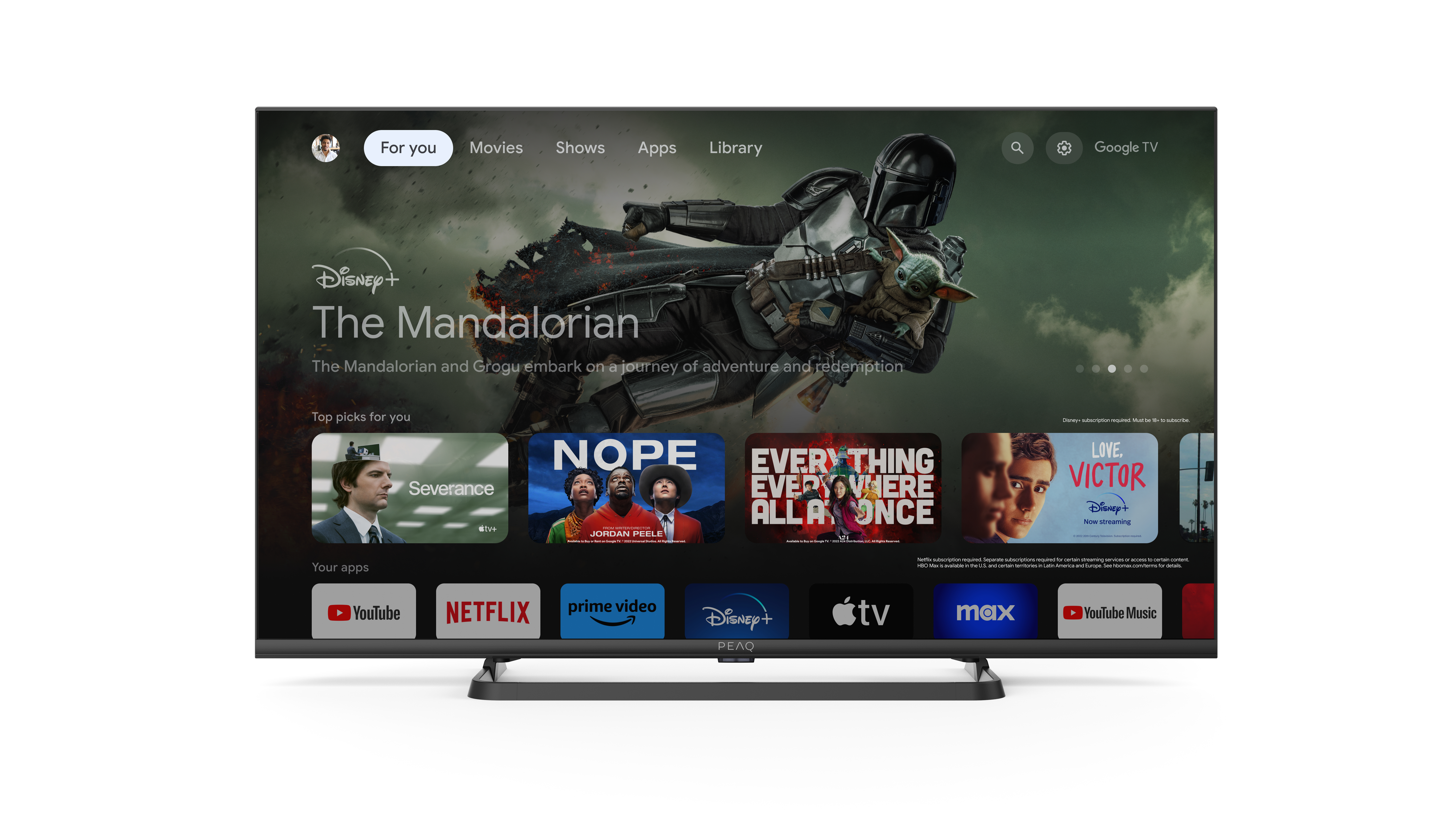 Flachbildfernseher zeigt Disney+ Oberfläche. The Mandalorian wird gezeigt. Google TV Logo sichtbar.