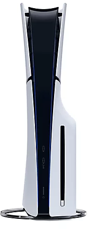 Egy fehér-fekete PlayStation 5 játékkonzol függőlegesen áll. A háttér fehér.