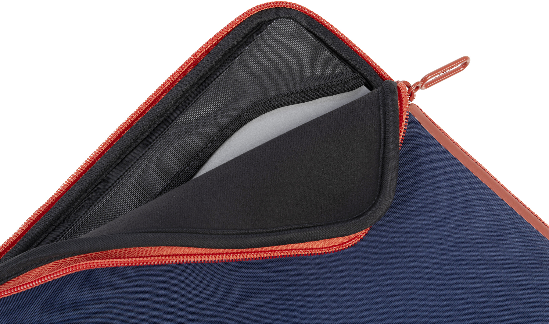 Marineblaue Laptoptasche mit offenem, rotem Reißverschluss und schwarzem Innenraum.