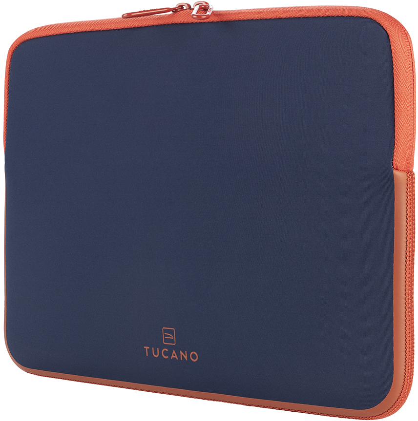 Eine marineblaue Laptoptasche mit einem orangefarbenen Reißverschluss und Besatz. Die Marke 'TUCANO' ist sichtbar.