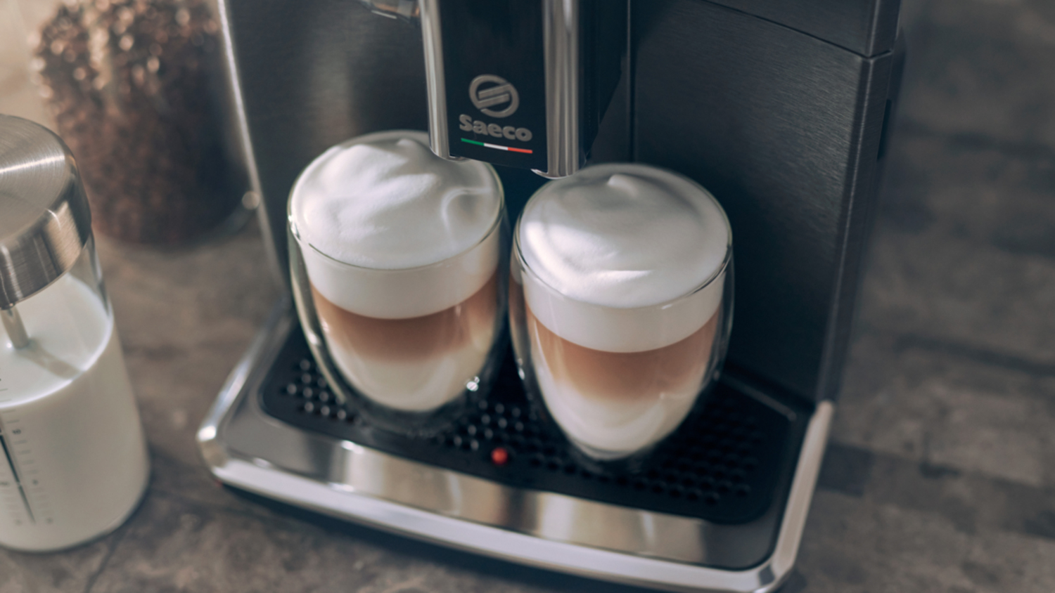 SAECO SM8780/00 Xelsis Deluxe Kaffeevollautomat (Klavierlack-Schwarz, Keramik, 15 bar, externer Milchbehälter)