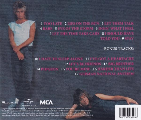 CD-Cover mit einem Mann in einem weißen Tanktop. Albumtitel und Titelliste sind auf der Rückseite aufgeführt.