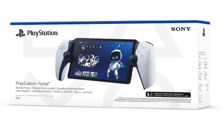 PlayStation Portal doboz, a terméket és a kontrollereket mutatja. Fehér háttér.
