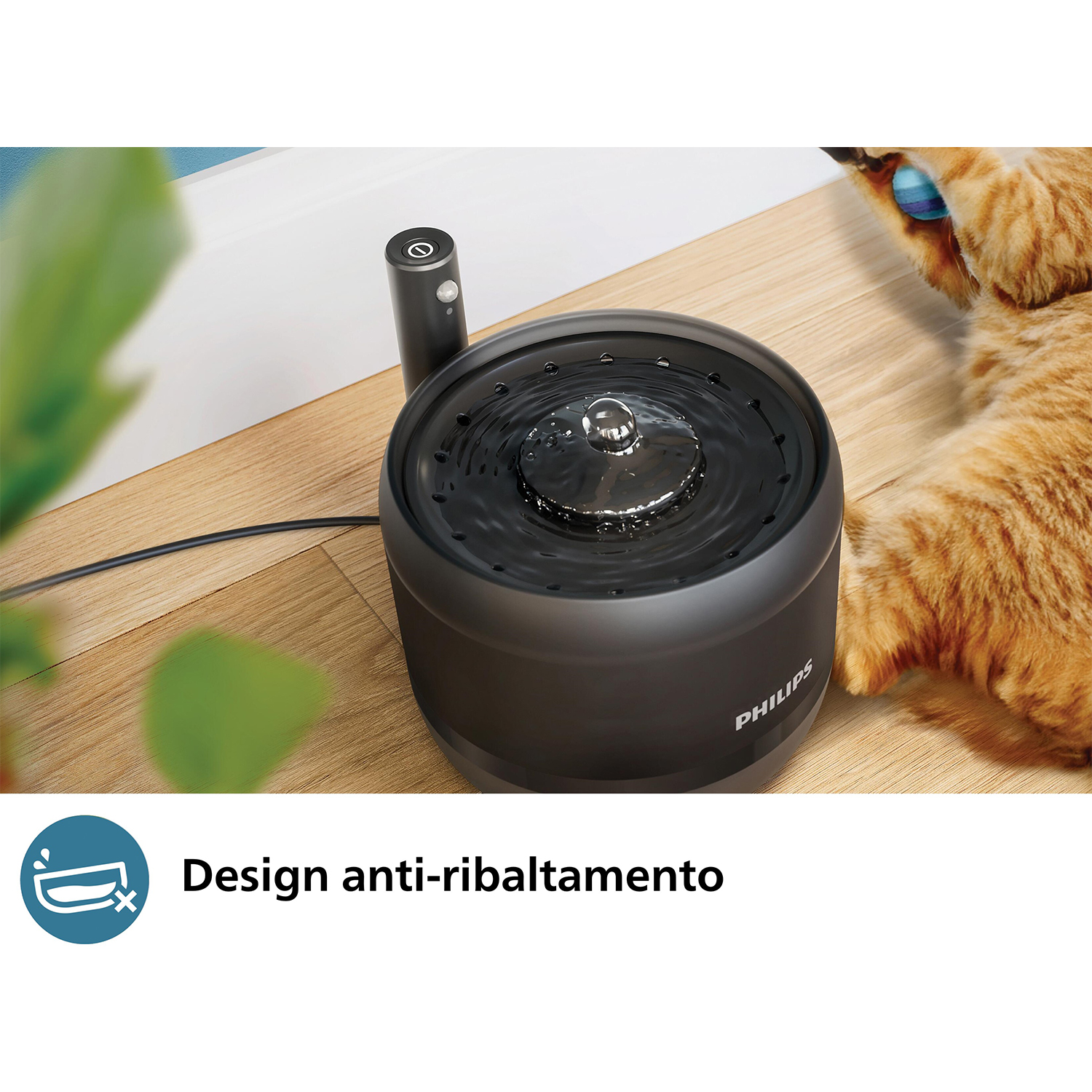 Fontana per acqua per animali domestici nera con acqua corrente, gatto sullo sfondo.