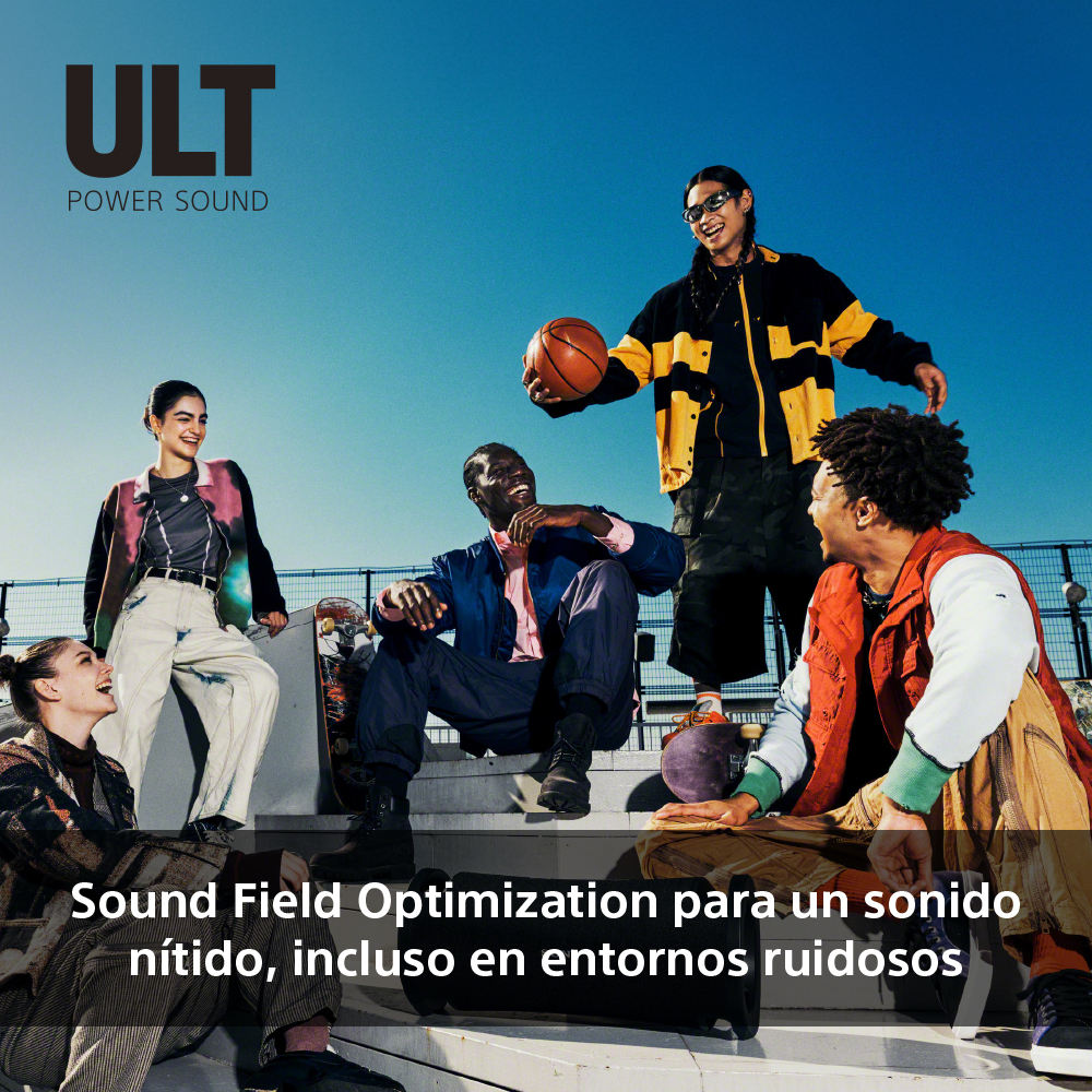 Grupo de personas en escaleras, uno sosteniendo una pelota.