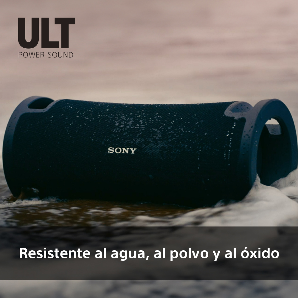 Altavoz negro Sony en la playa, olas al fondo. Texto: 'Resistente al agua, al polvo y al óxido'.