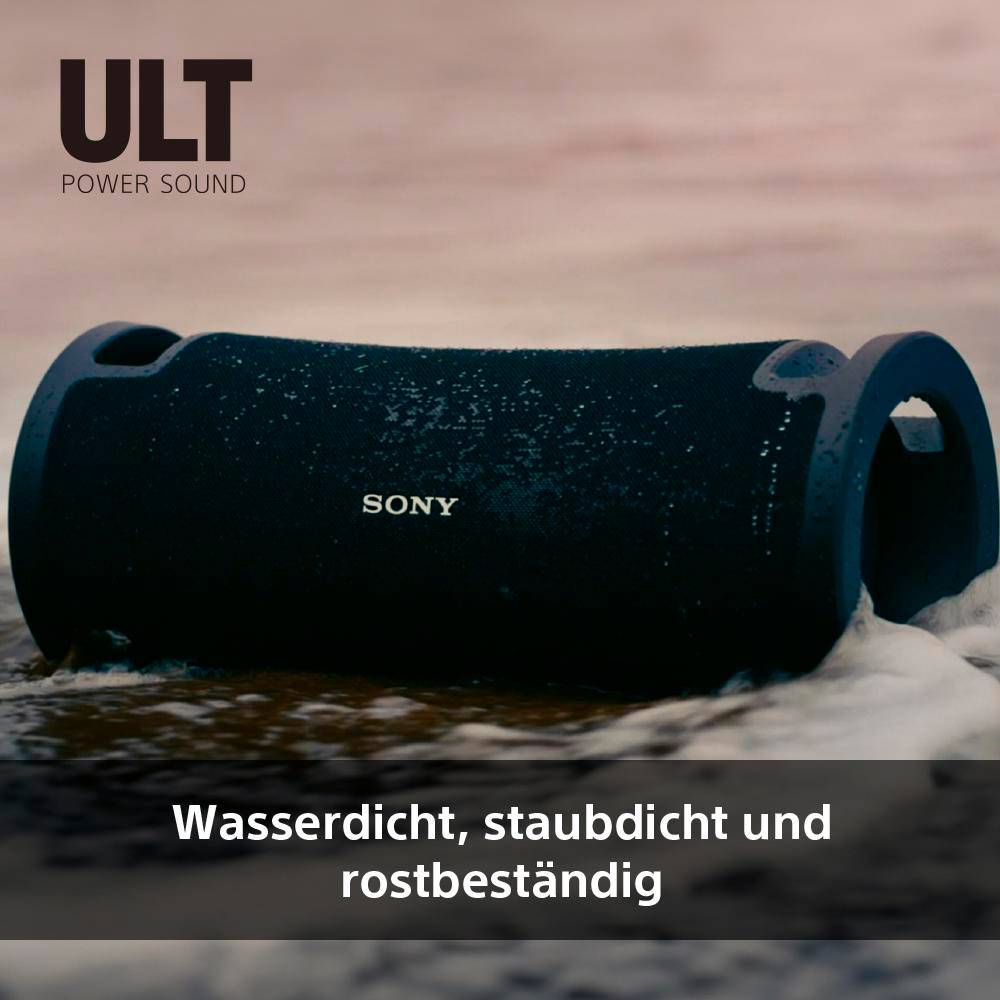 Schwarzer Sony-Lautsprecher am Strand, mit Wasser, und Text 'Wasserdicht, staubdicht...'