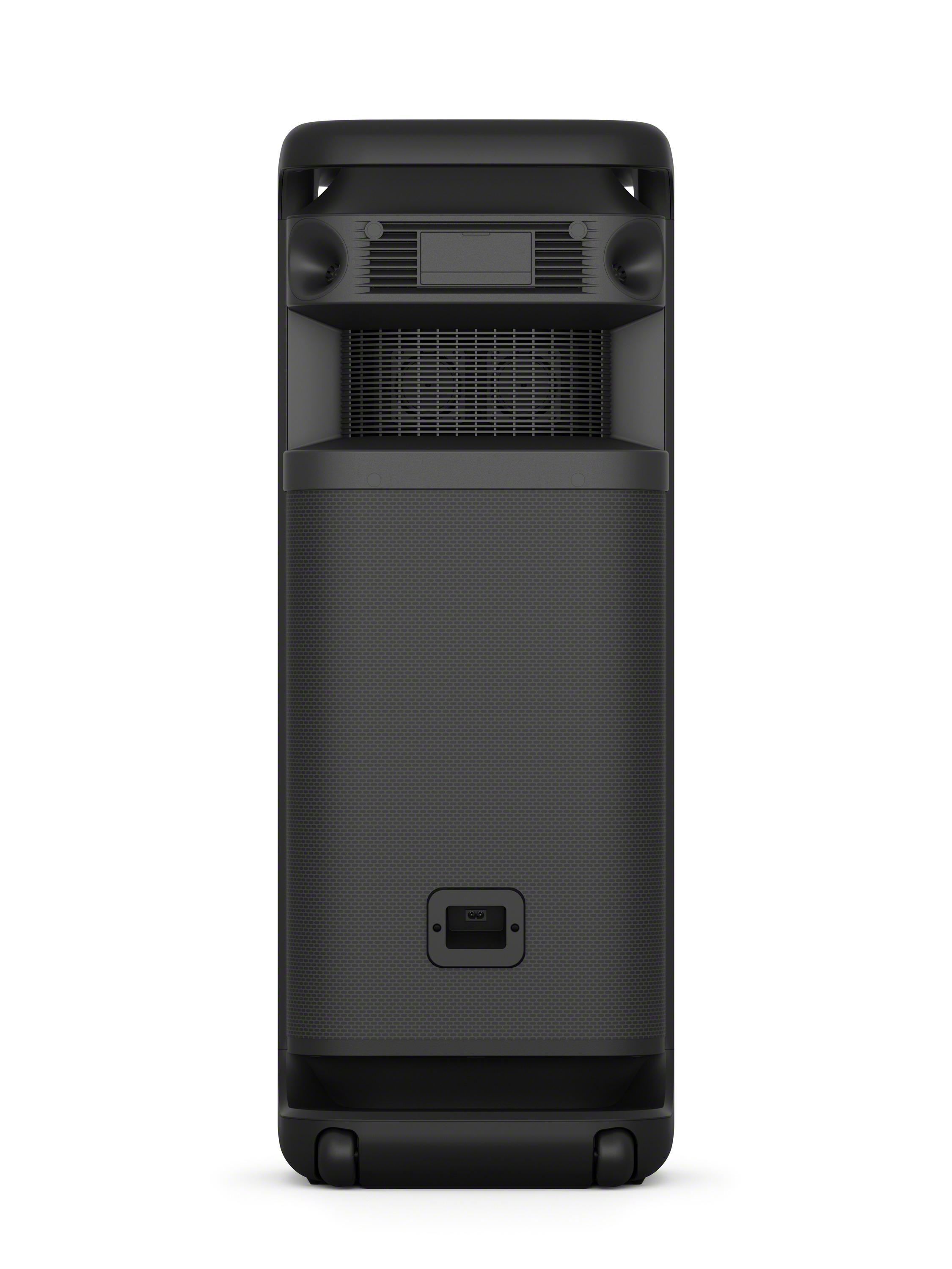 Schwarzer Lautsprecher, Rückansicht, mit Griff oben, einem Grill und Anschlüssen unten.