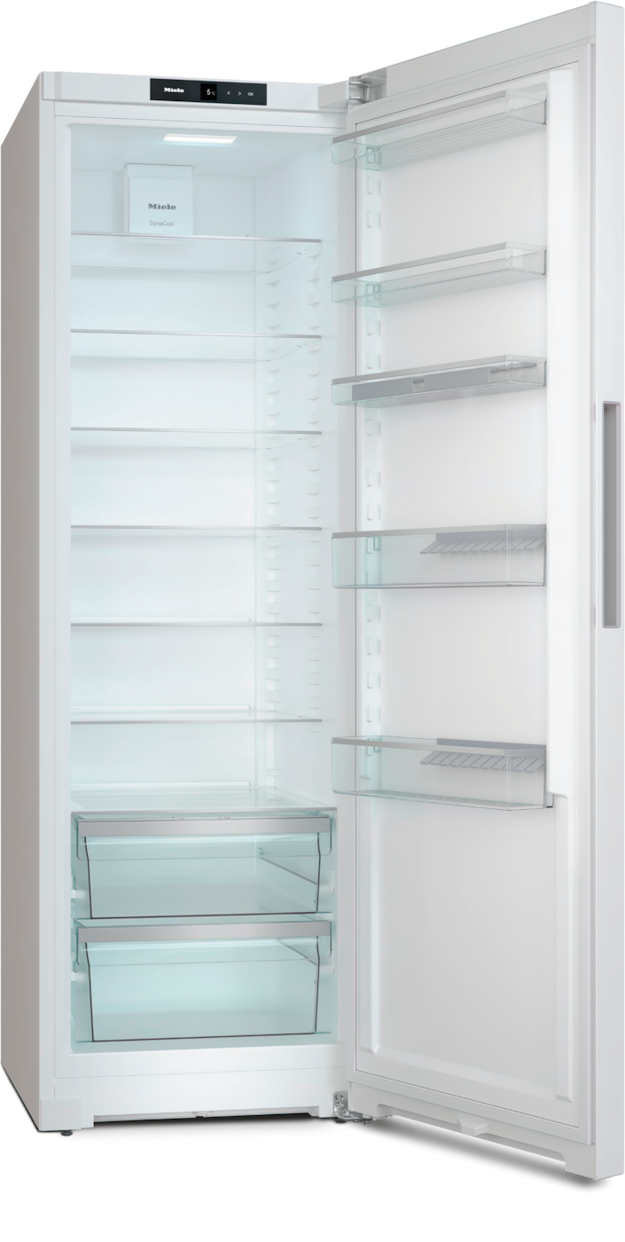 Ein leerer, offener weißer Kühlschrank mit Glasböden und Schubladen.