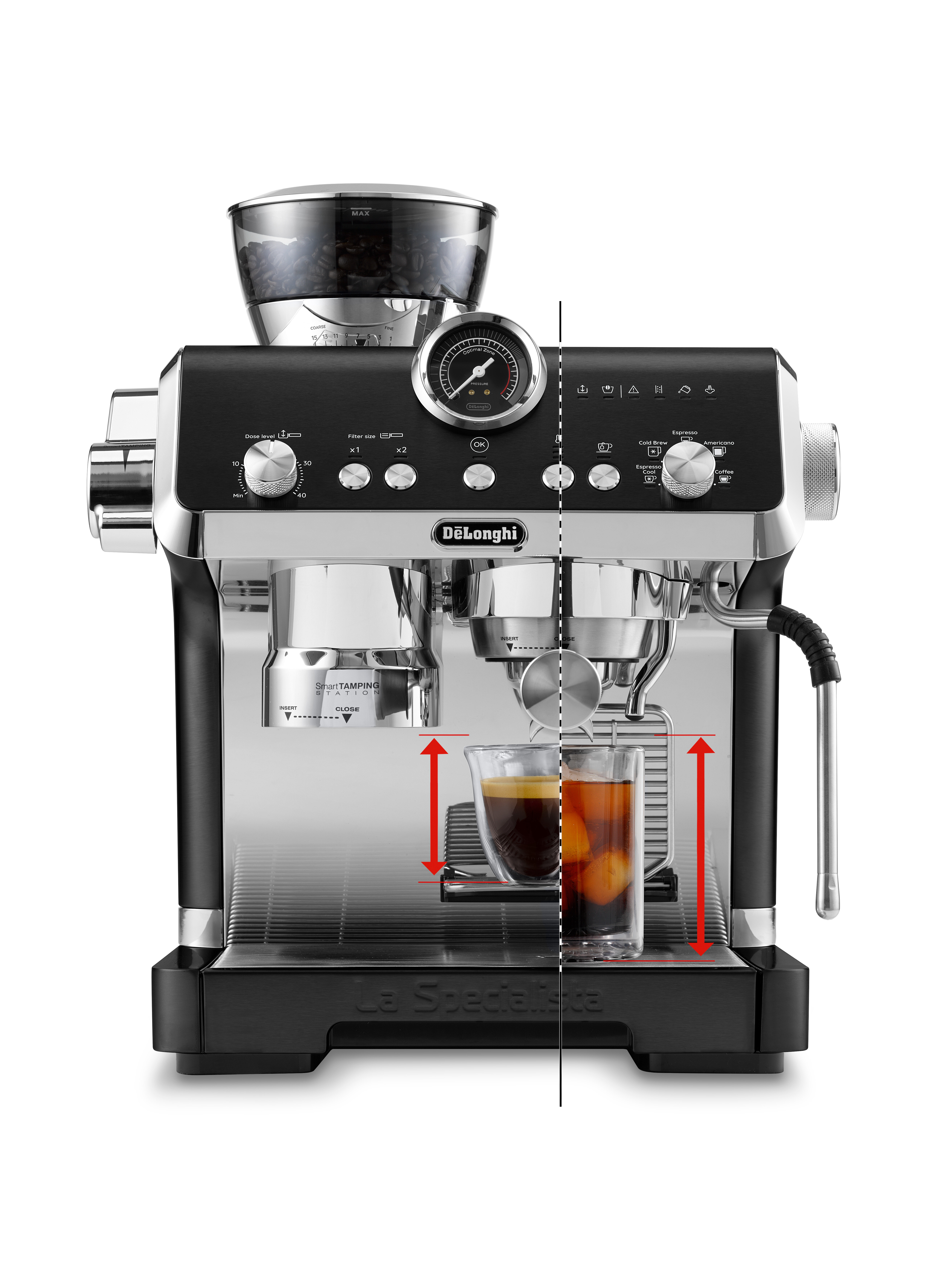 DeLonghi La Specialista Espressomaschine, schwarz und silber. Kaffee gießt in Glas.