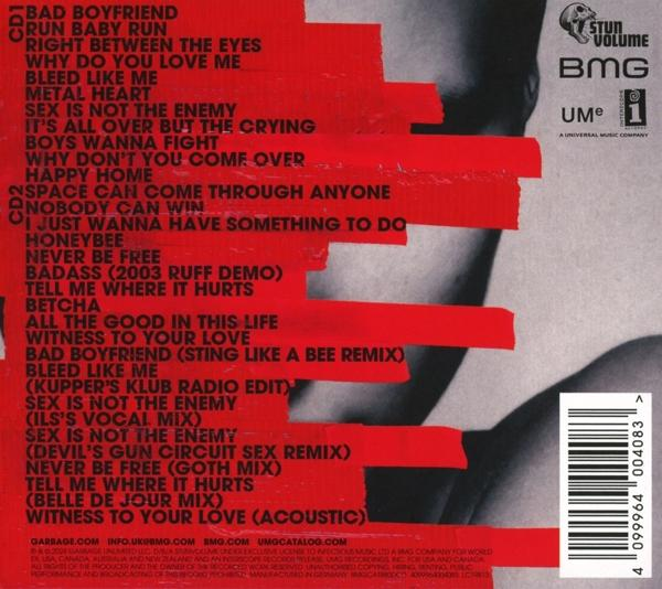 Piros albumborító fehér dalszövegekkel. Szöveg az album hátulján.