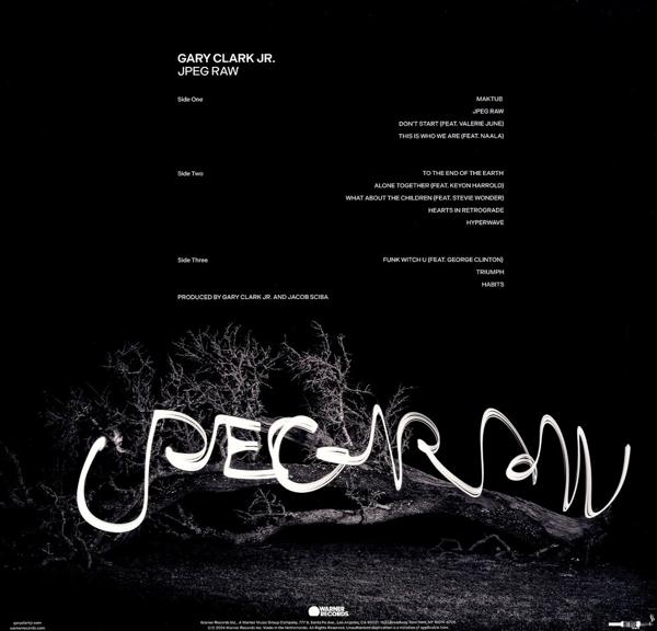 Albumcover, schwarzer Hintergrund, weißer Text. Titel: JPEG RAW, Künstler: Gary Clark Jr. Titel sichtbar.