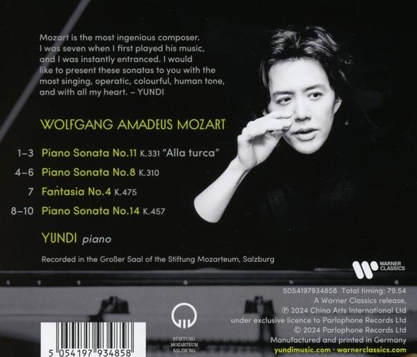 Rückseite einer CD-Hülle mit einem schwarzhaarigen Mann.