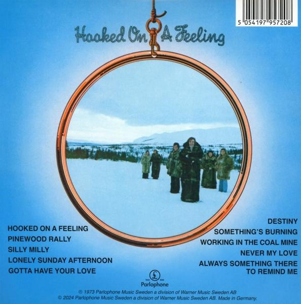 Die Rückseite des Albums 'Hooked On A Feeling', mit einer Gruppe von Leuten im Schnee.