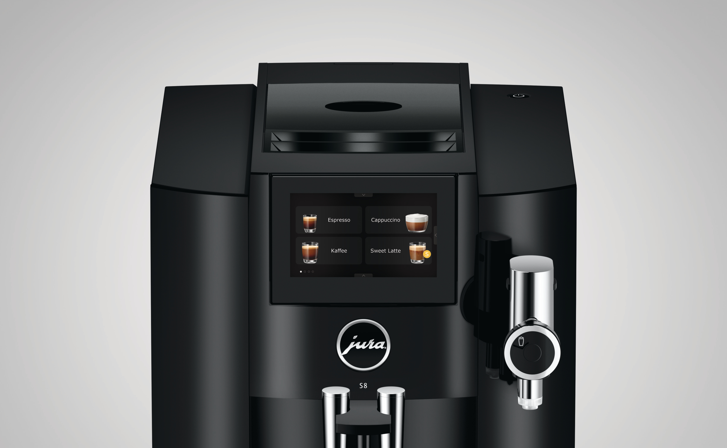 Nahaufnahme einer schwarzen Jura S8 Kaffeemaschine mit Touchscreen, der Kaffeeoptionen anzeigt.