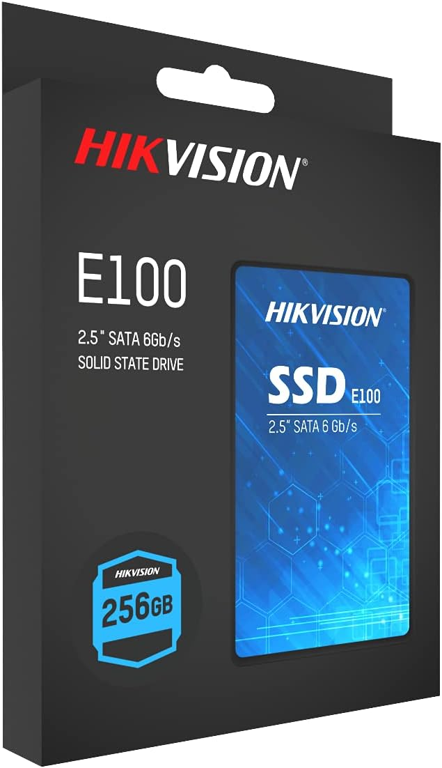 Siyah ve mavi Hikvision SSD kutusu, katı hal sürücüsü görünür, beyaz zemin.