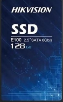 Metinli SSD kartı. Kart mavi ve beyaz.