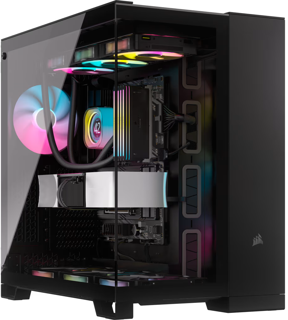 PC-Gehäuse mit Glas-Seitenwand. Komponenten sichtbar: CPU-Kühler, GPU, Mainboard und Lüfter.