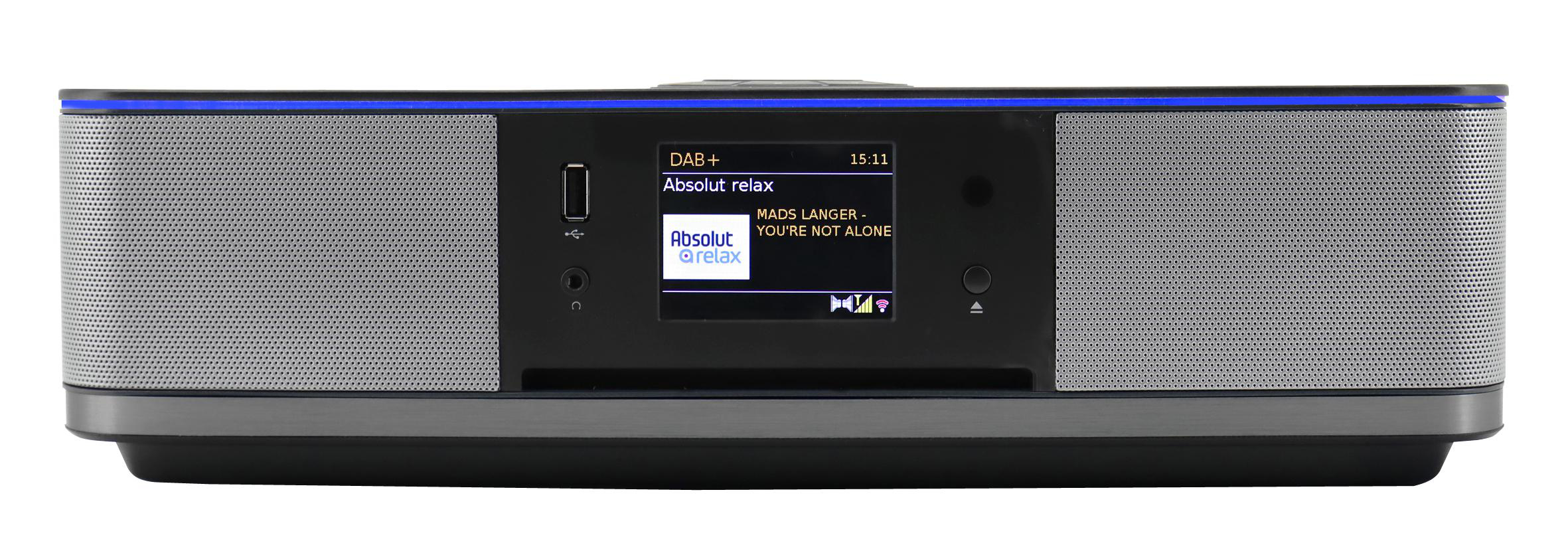 Silbernes und schwarzes Radio mit digitaler Anzeige, das Songinformationen zeigt.