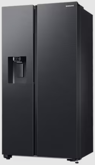 Czarna lodówka Samsung z dozownikiem wody na lewych drzwiach.
