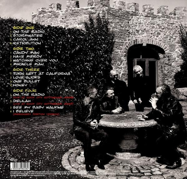Az album borítójának hátulja a dalok dalszövegeivel.