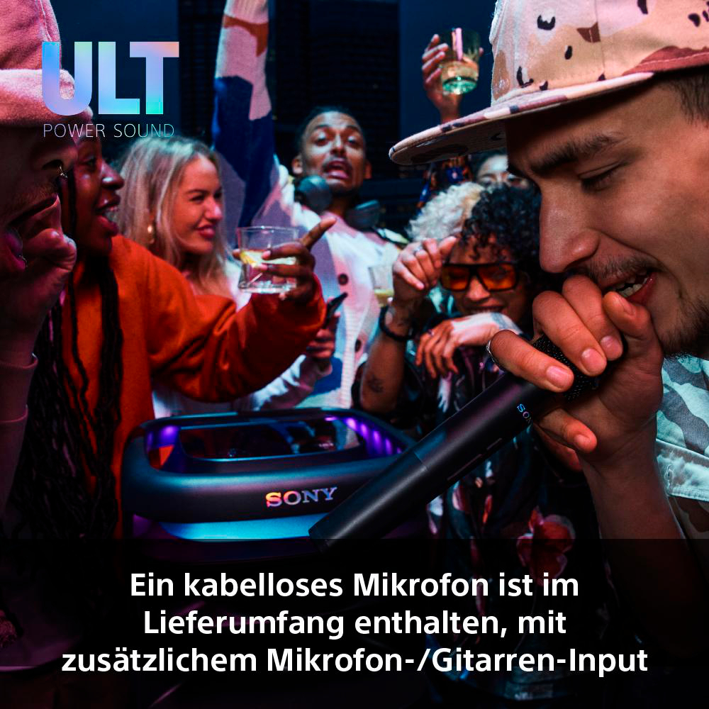Eine Gruppe von Leuten auf einer Party mit Mikrofon und Lautsprecher. Text sagt 'Ein kabelloses Mikrofon...mit Gitarren-Input'.