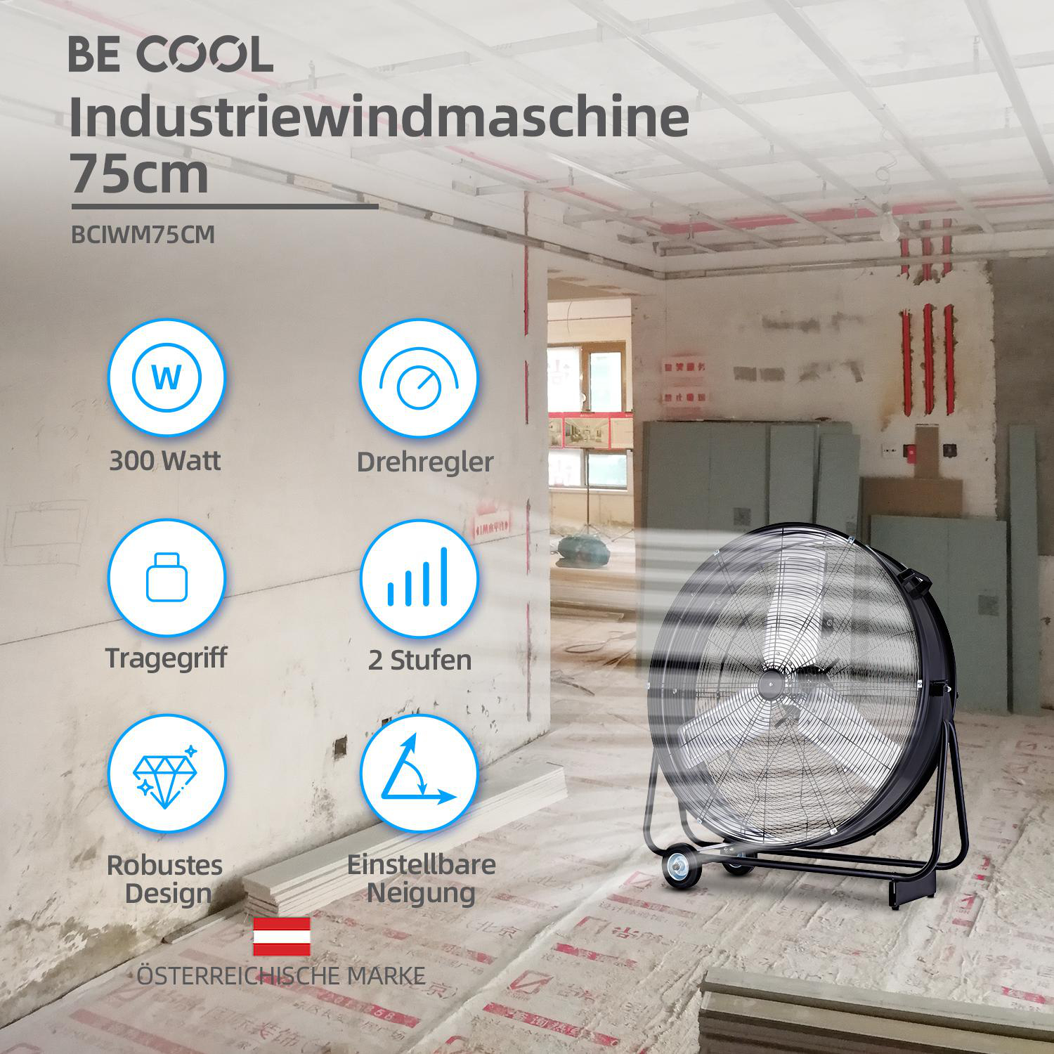 Ein Industrieventilator auf Rädern auf einer Baustelle. Text auf Deutsch: 'BE COOL', 'Industriewindmaschine' und Produktdetails.