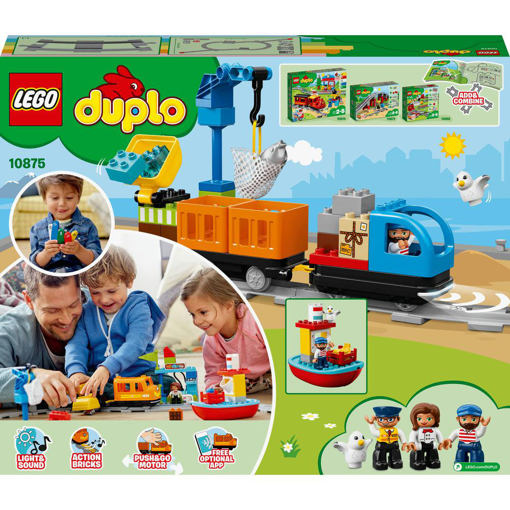 Lego Duplo Set mit Kind, Mann und Frau, die mit Spielzeugzug, Boot und Kran spielen.