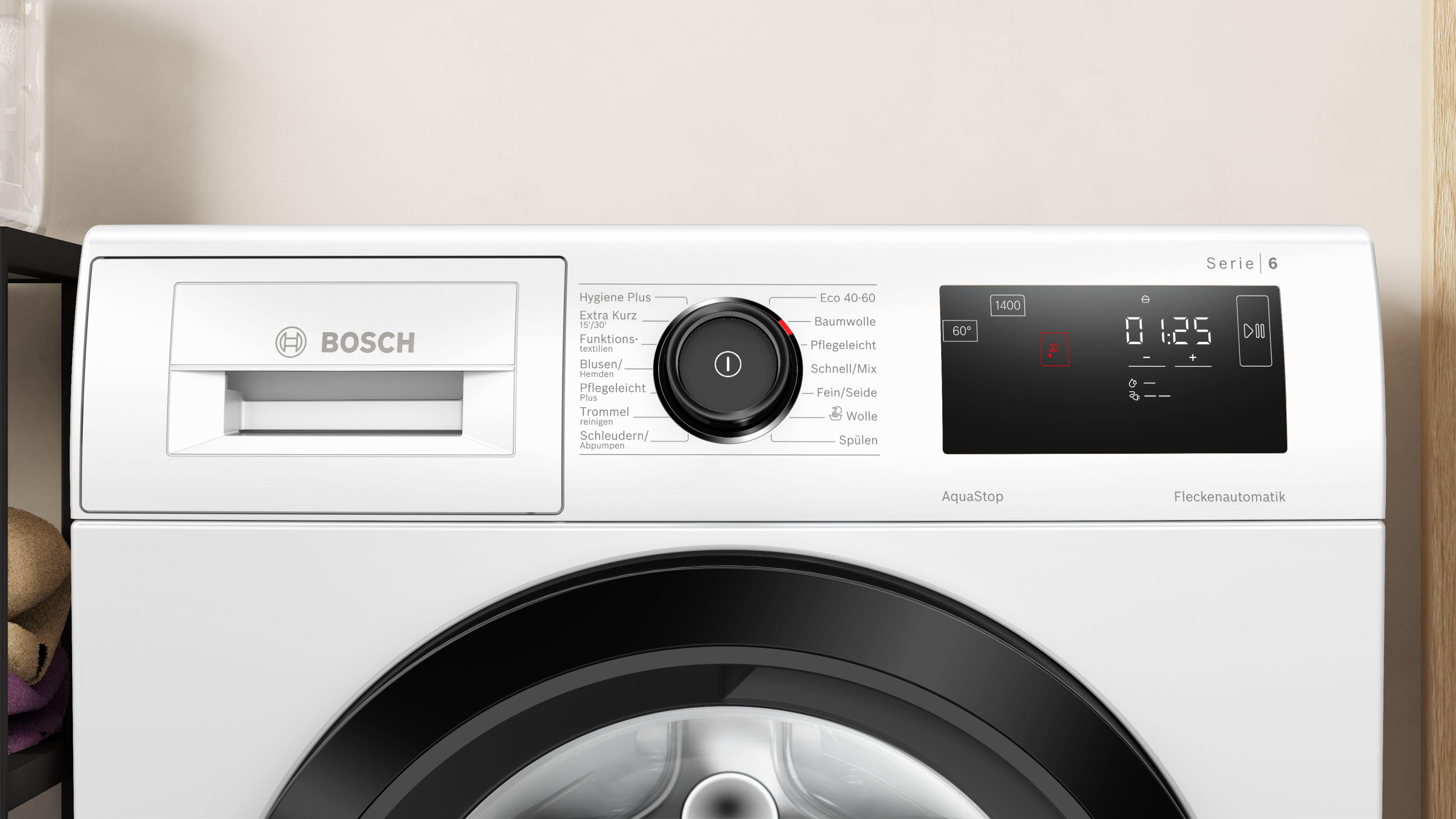 Nahaufnahme des Bedienfelds einer weißen Bosch-Waschmaschine. Mit Drehknopf und Digitalanzeige.