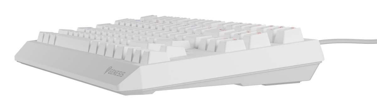 Biała klawiatura mechaniczna Genesis z białymi nakładkami na klawisze, widok z boku, z szarym kablem.