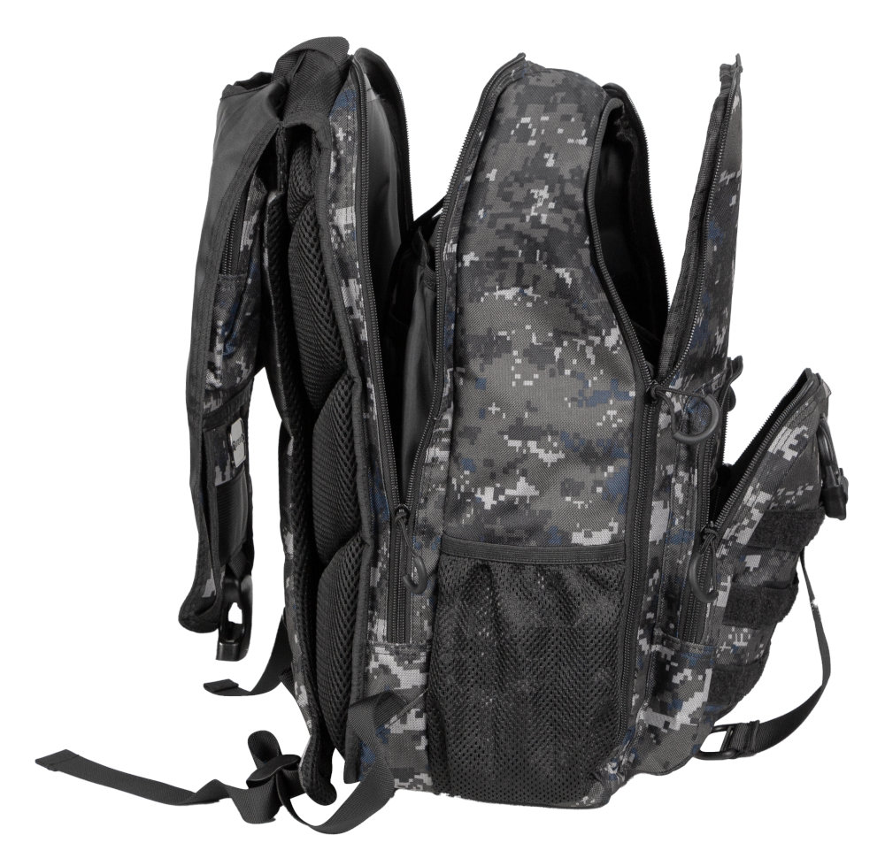 Plecak w kamuflażu z wieloma przegrodami, otwarty i gotowy do użycia.