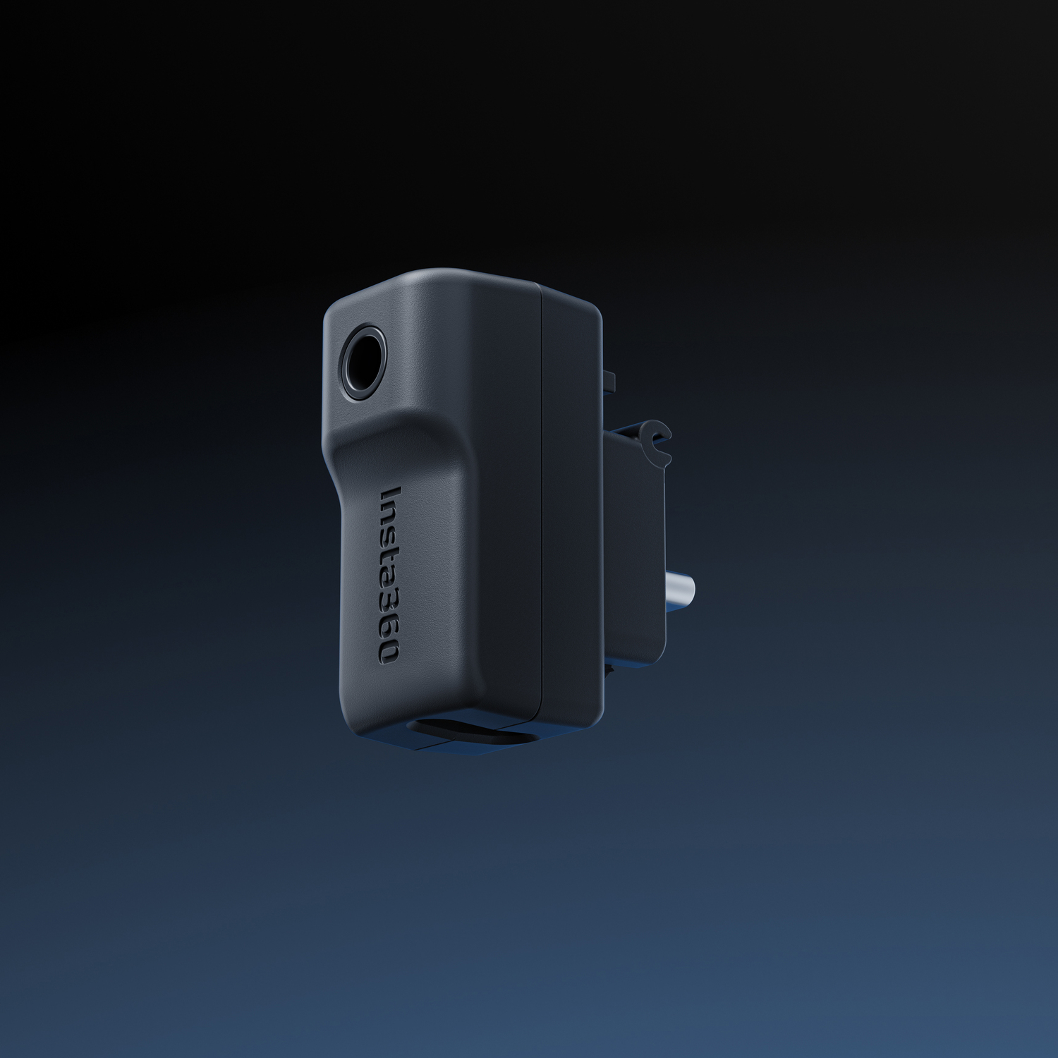 Accessoire de caméra Insta360, gris foncé, avec le logo Insta360. Sur un fond bleu dégradé.
