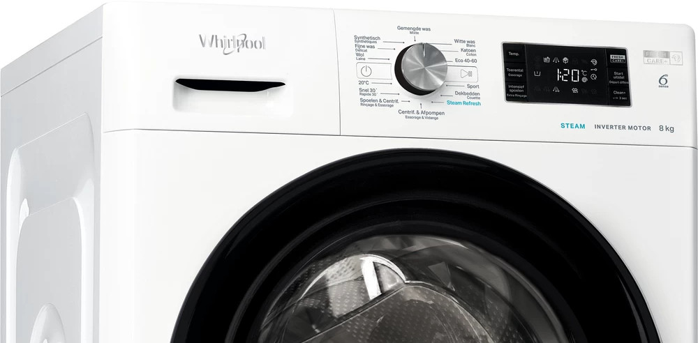 Witte Whirlpool wasmachine, bedieningspaneel met instellingen, zwarte deur.