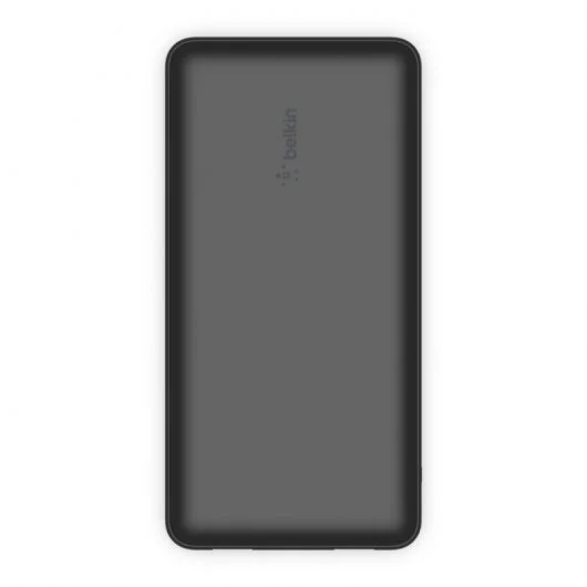 Un banco de energía Belkin negro. El logotipo de Belkin está centrado.