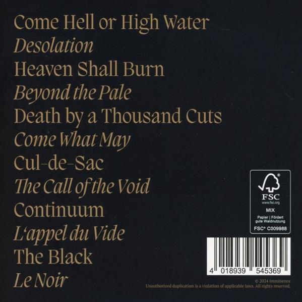 Albumcover mit Songtiteln. Es ist schwarz mit goldenem Text und einem FSC-Logo. Das Cover listet verschiedene Songtitel auf.