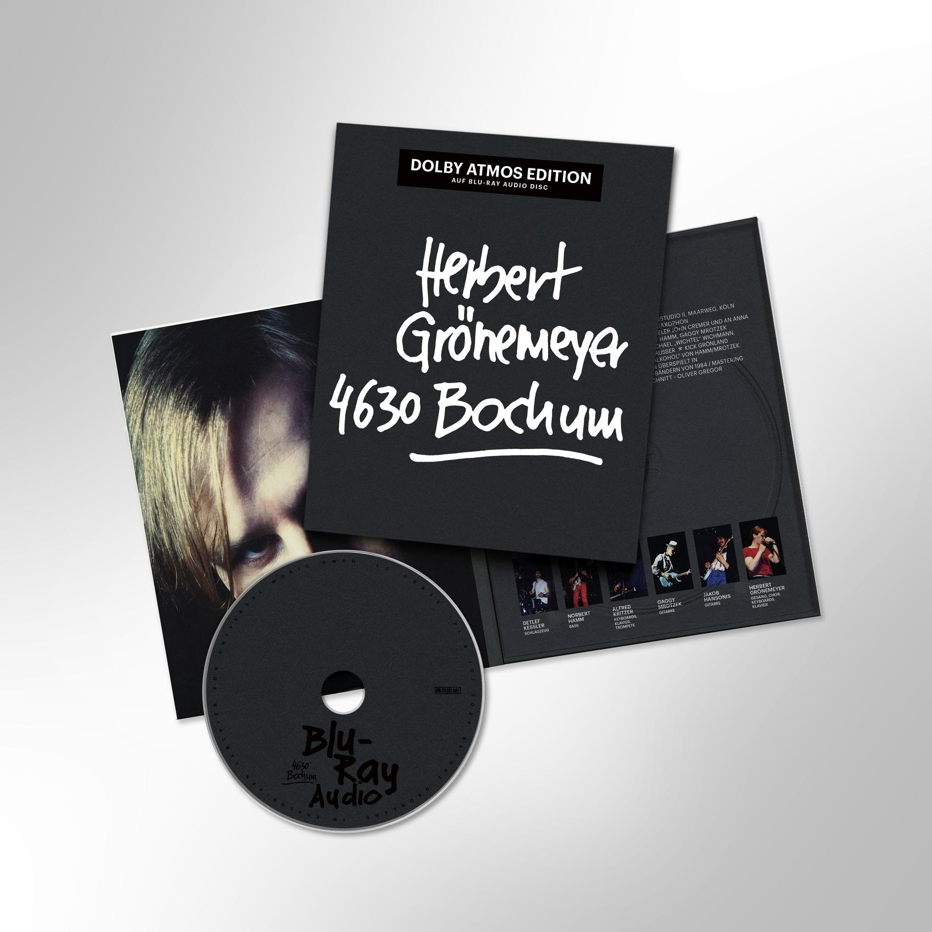 CD-Hülle mit Künstlername, Albumtitel und CD. Schwarz-weißes Design.