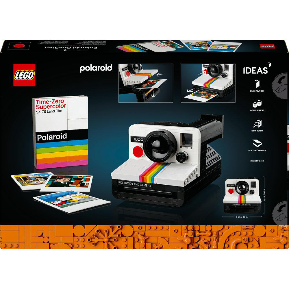 LEGO-Set-Box, eine Polaroid-Kamera und mehrere Sofortfotos auf gelbem Hintergrund.