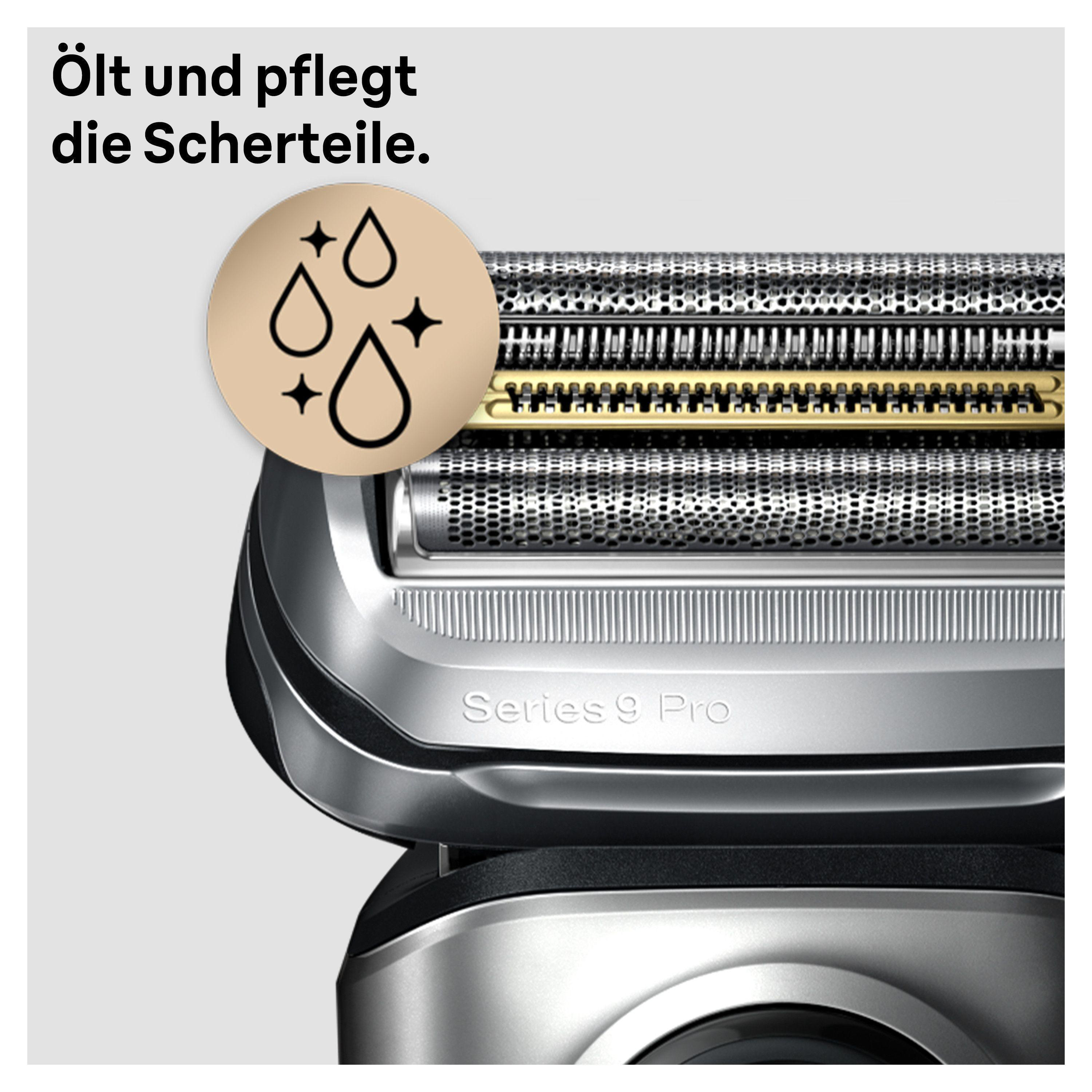 Nahaufnahme eines silbernen Rasierers mit Text und Symbol.