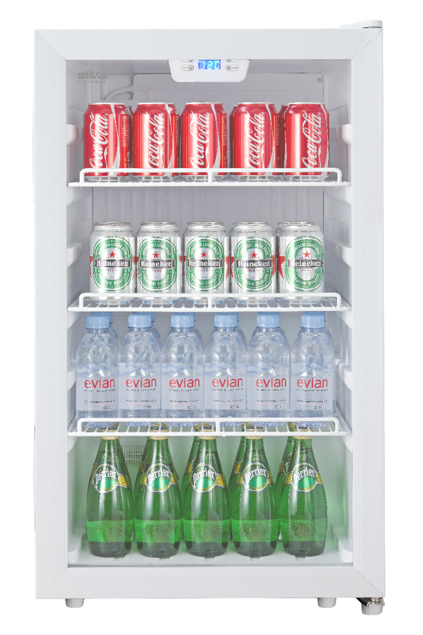 Weißer Mini-Kühlschrank gefüllt mit Coca-Cola-Dosen, Heineken-Dosen, Evian- und Perrier-Flaschen.