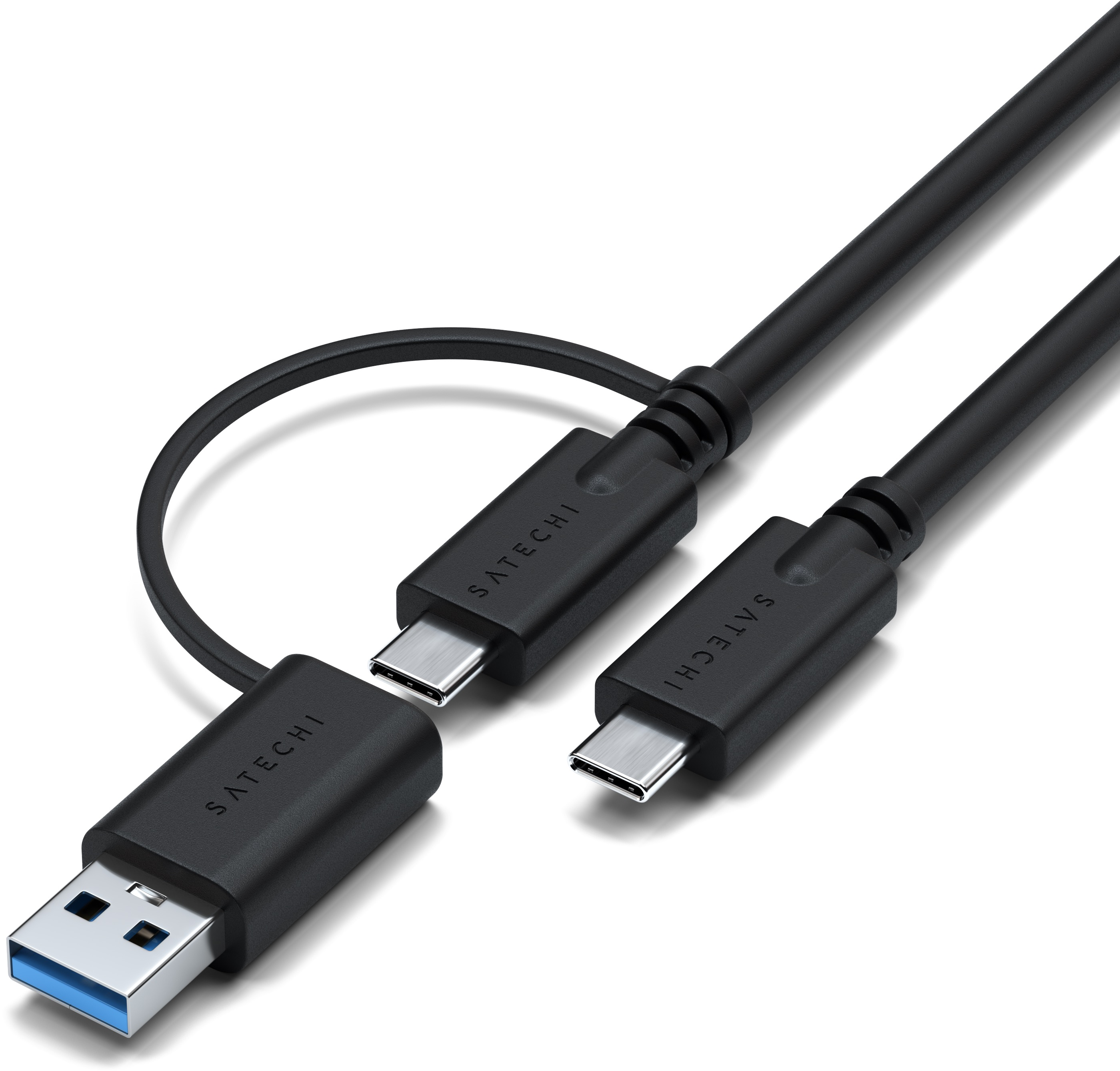 Schwarzes USB-C-Kabel mit zwei Steckern und einem USB-A-Stecker, weißer Hintergrund.