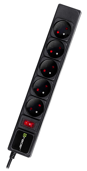 Czarna listwa zasilająca z pięcioma gniazdami, czerwonym przyciskiem i widocznymi otworami wtykowymi.