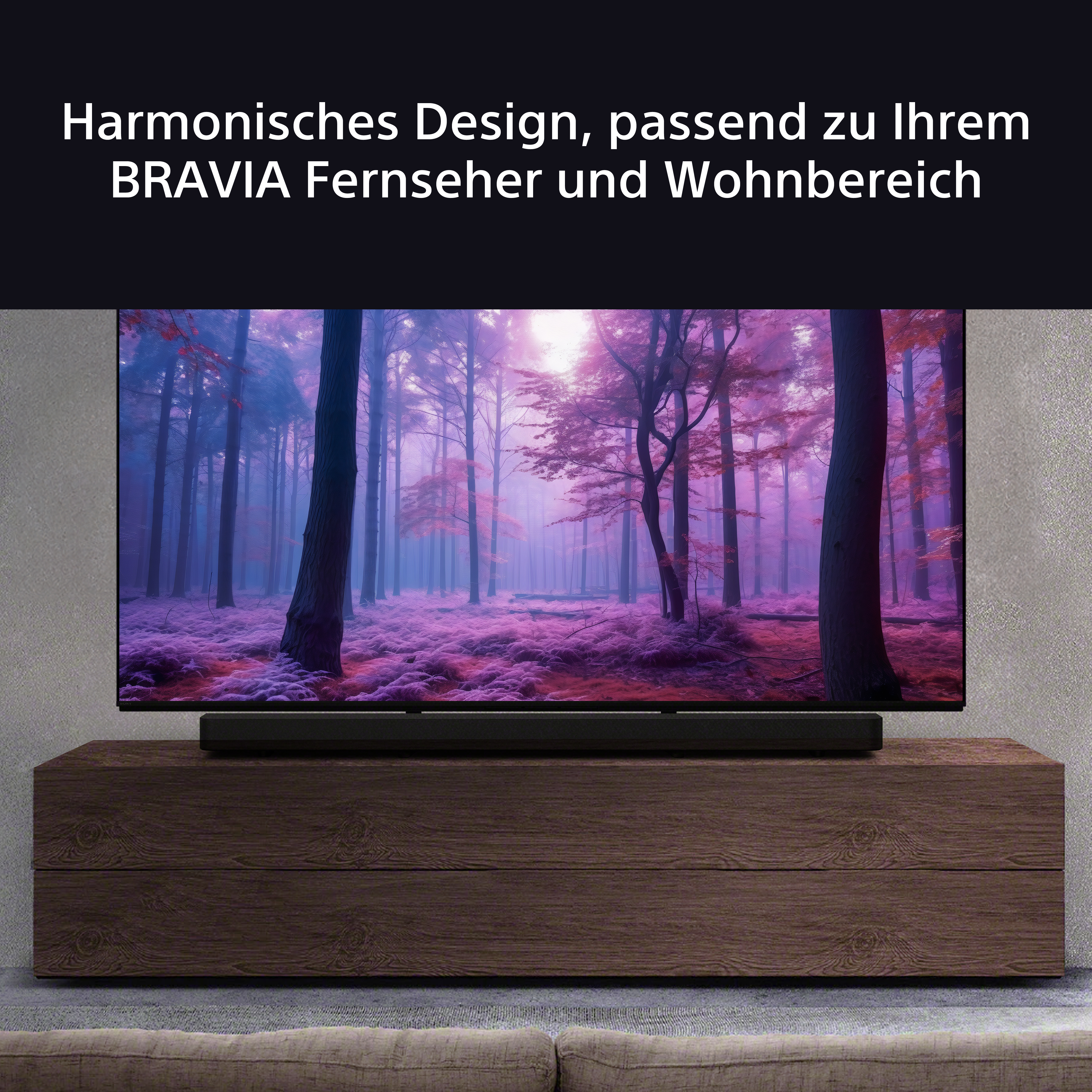 Fernseher mit lila Waldszene auf Holzschrank, schwarze Soundbar.